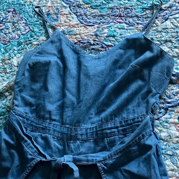 Newly added🌟 Derek Heart Light Blue Denim jumper - Picture 5 of 9